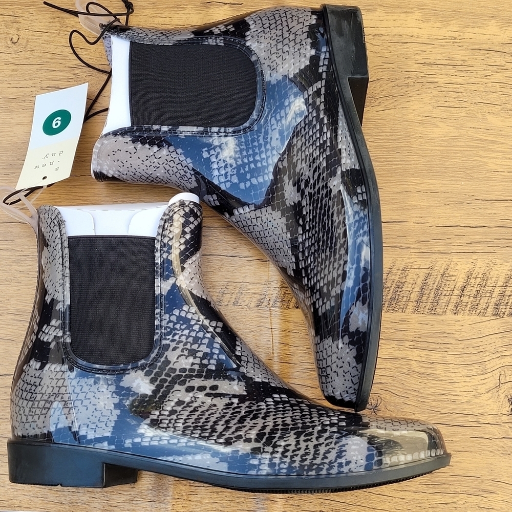 Target Chelsea Waterproof Chelsea Ankle Boots Sz 9